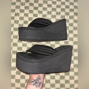 Super cute y2k style platform flip flops 🩴